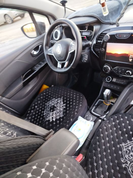 Продам Рено Каптюр 2021 год полный привод вложении не требует сел поех