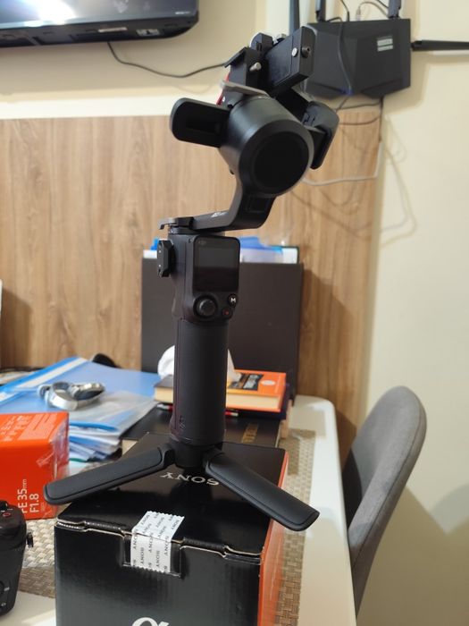 Sony A6700 Body + Obiectiv 35mm f1.8 + DJI Ronin S3 Mini – Pachet comp