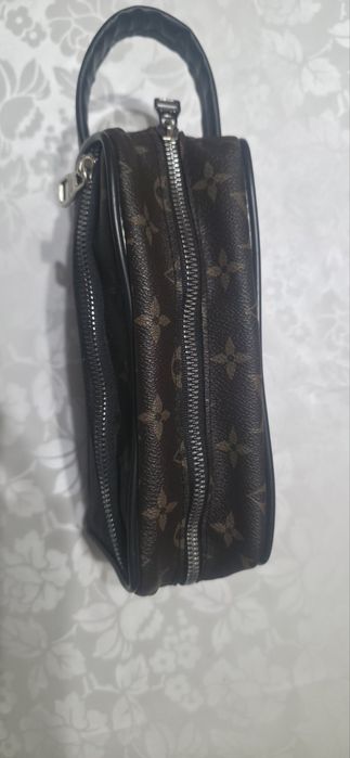 LOUIS VUITTON-Мъжка чанта.