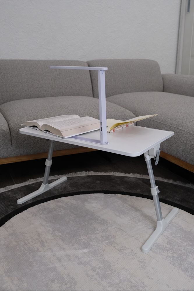 Стол с встроенной лампой для ноутбука или чтения книжек.