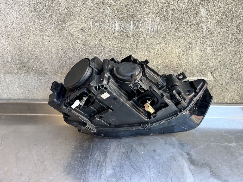 Far stanga bixenon fara adaptiv si led Audi A4 B8 Facelift cu DEFECT
