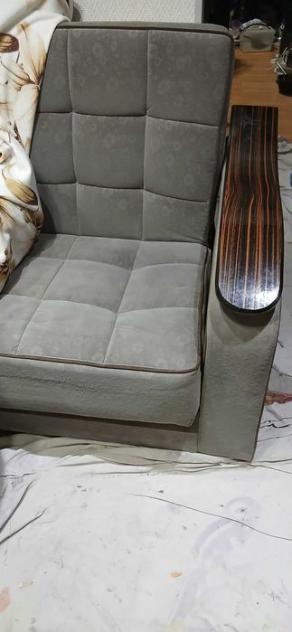 Продаю диван и новый пуф в упаковке