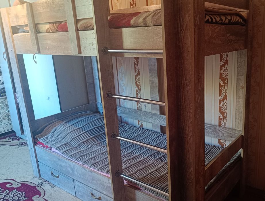 Двухъярусная кровать