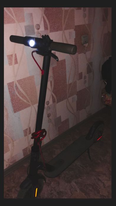 Электроскмокат в отличном  ксиоми состоянии