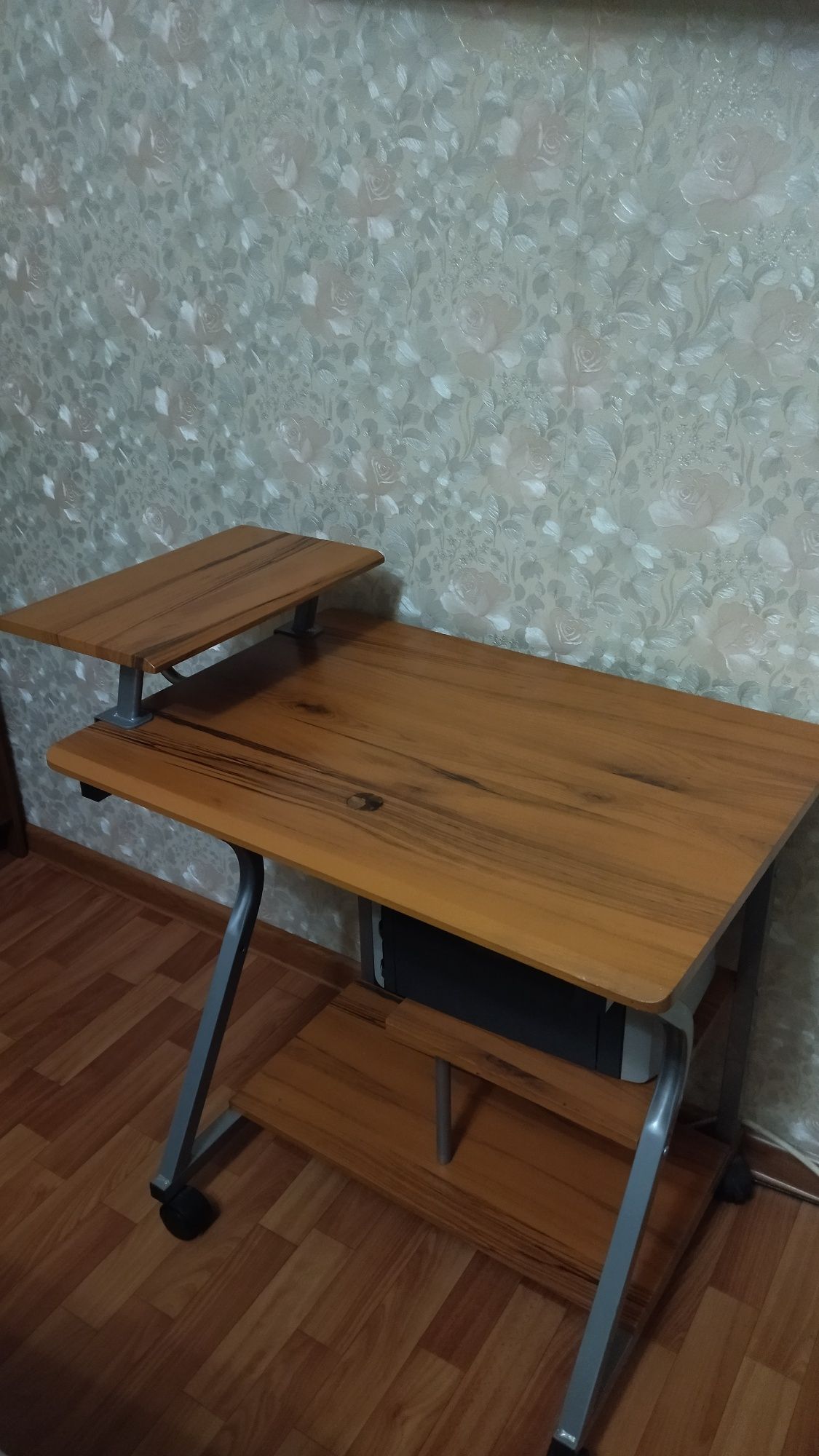 Продам Стол компьютерный
