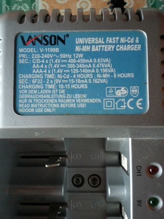 Incarcatoare Acumulatori AAA - AA - 9 V