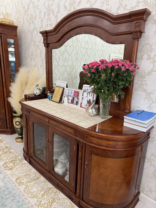 Сервант, стол стулья