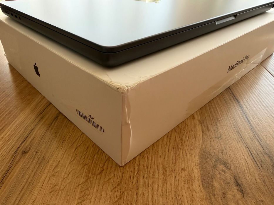 НОВ MacBook Pro 16" M5 MAX Chip 18-CPU/32-GPU/36GB RAM/2TB SSD В ГАРАНЦИЯ 3.04.2027г — миниатюра 5