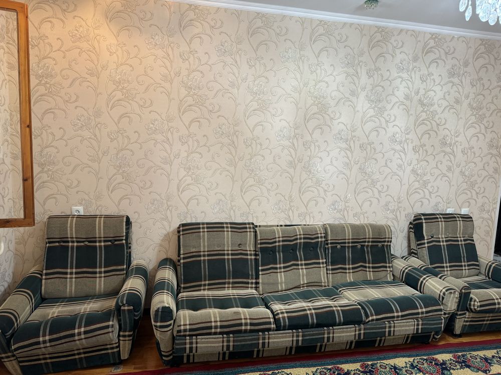 Диван с креслами продается