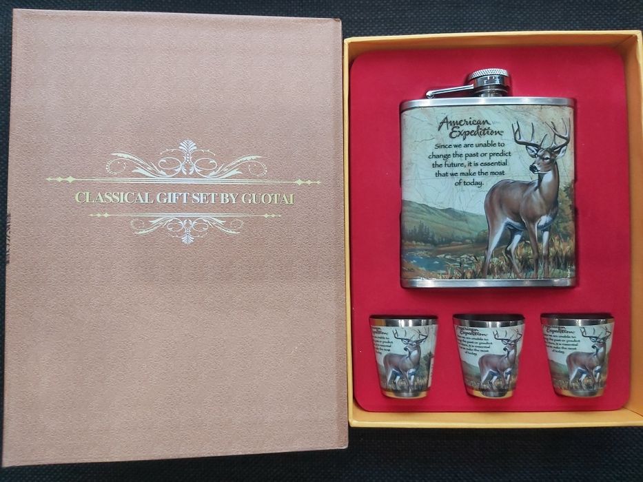 Подаръчен комплект книга манерка и чаши за рибари и ловци,два модела