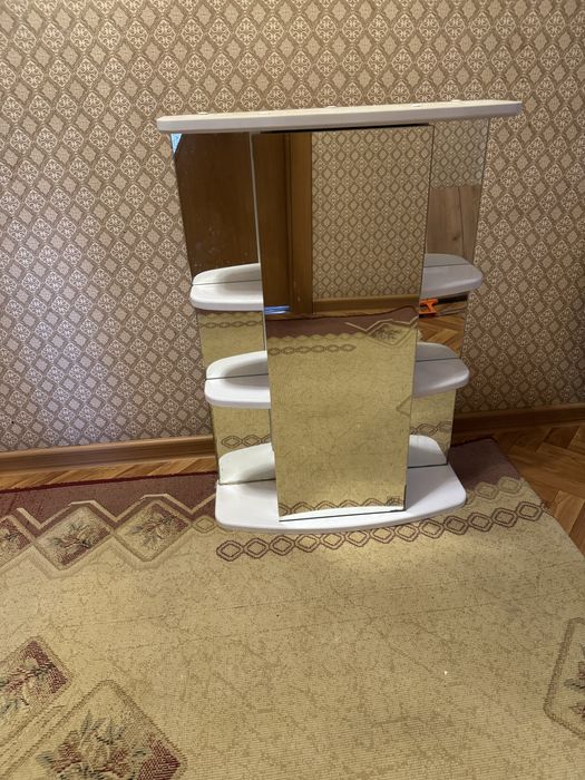 Зеркало в ванную, с полочками