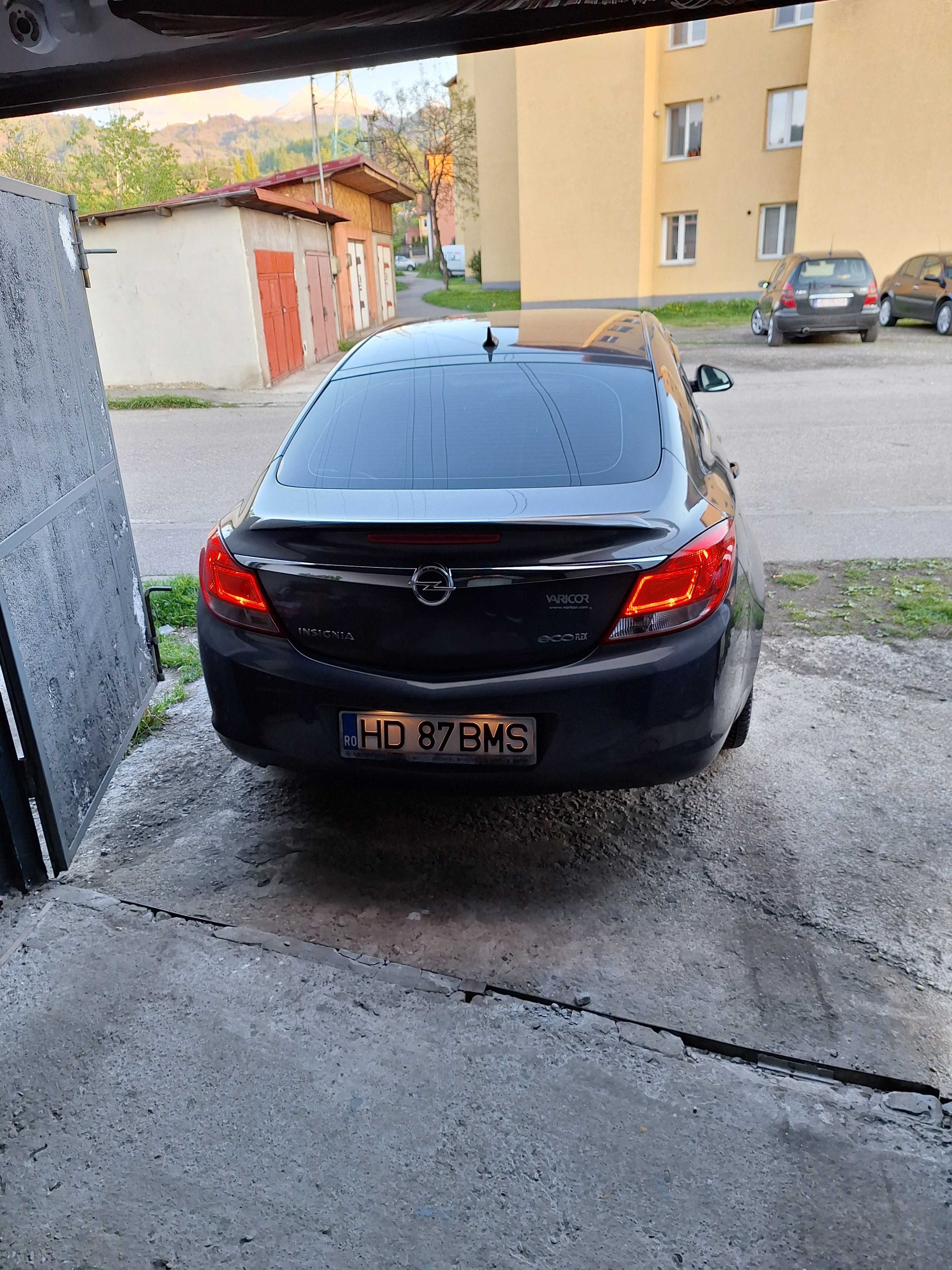 Vînd opel insignia