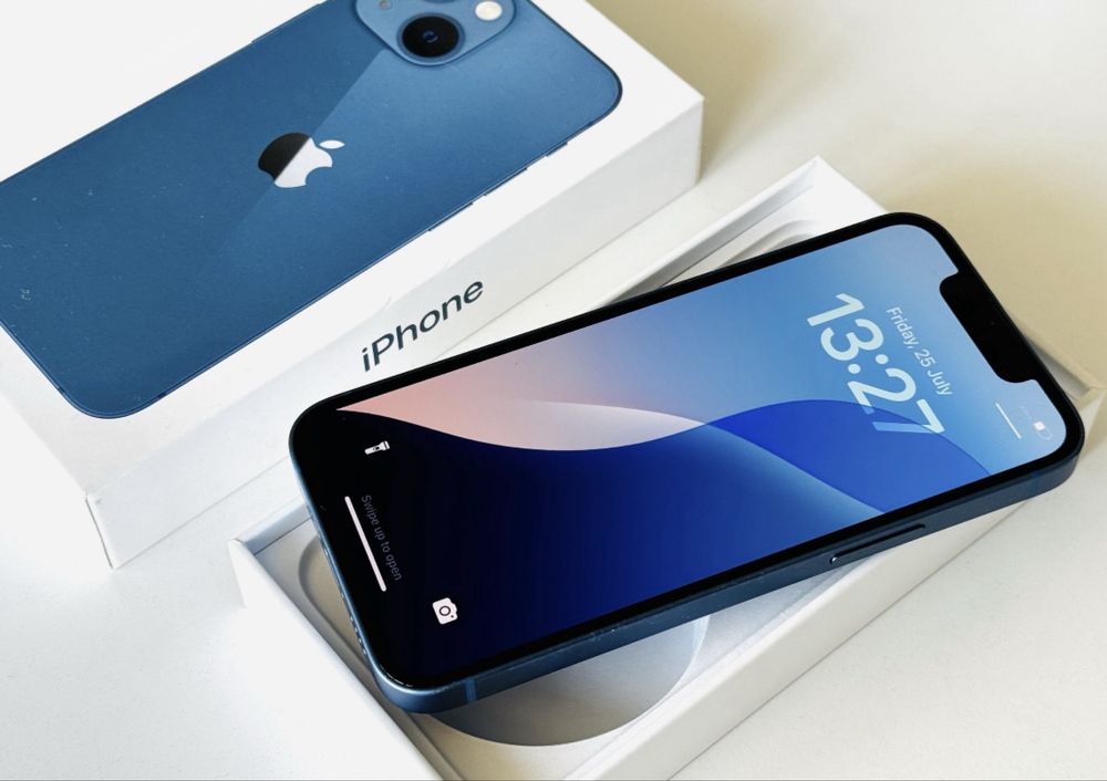 iphone 13 mini почти чисто нов