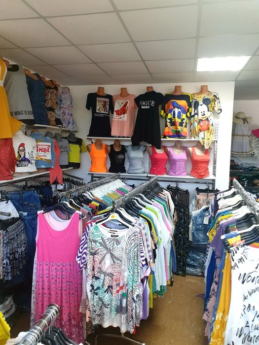 Дамски и мъжки дрехи на едро