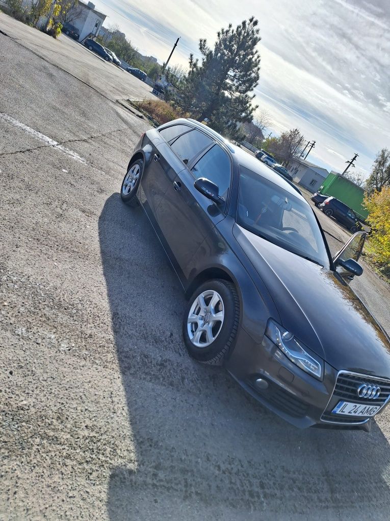 Vând Audi A4 B8 an 2012 Avan da