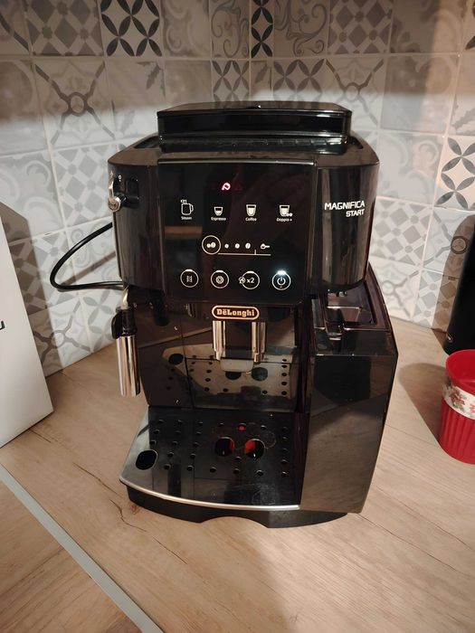 Продам Кофемашину Delonghi ECAM-220.21.B