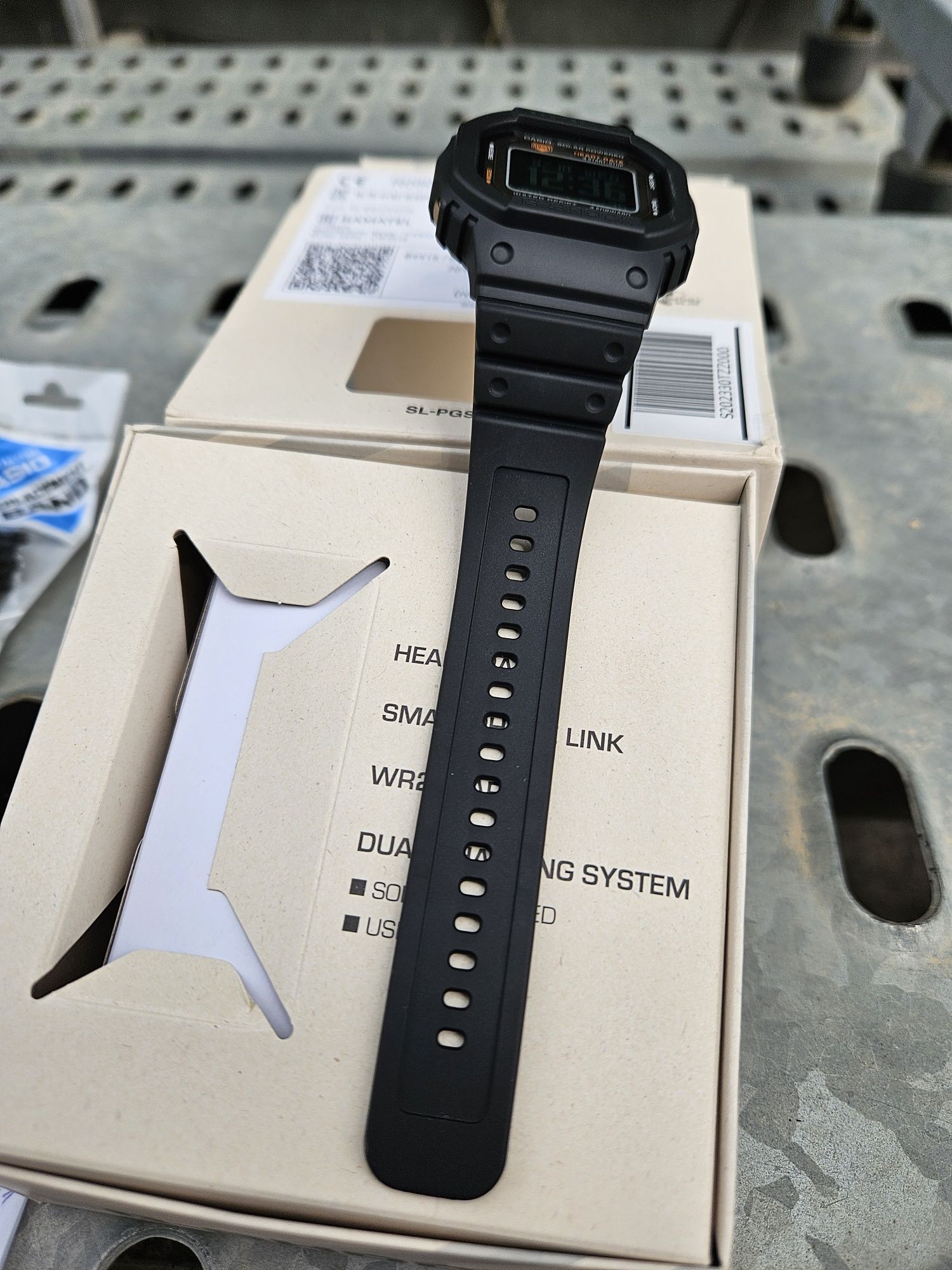 Часовник Casio G-Shock DW-H5600-1ER solar hr sensor