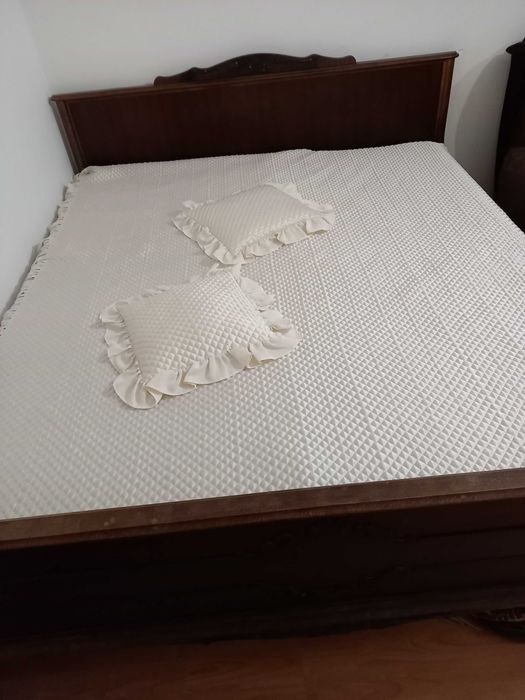 Спалня с матраци