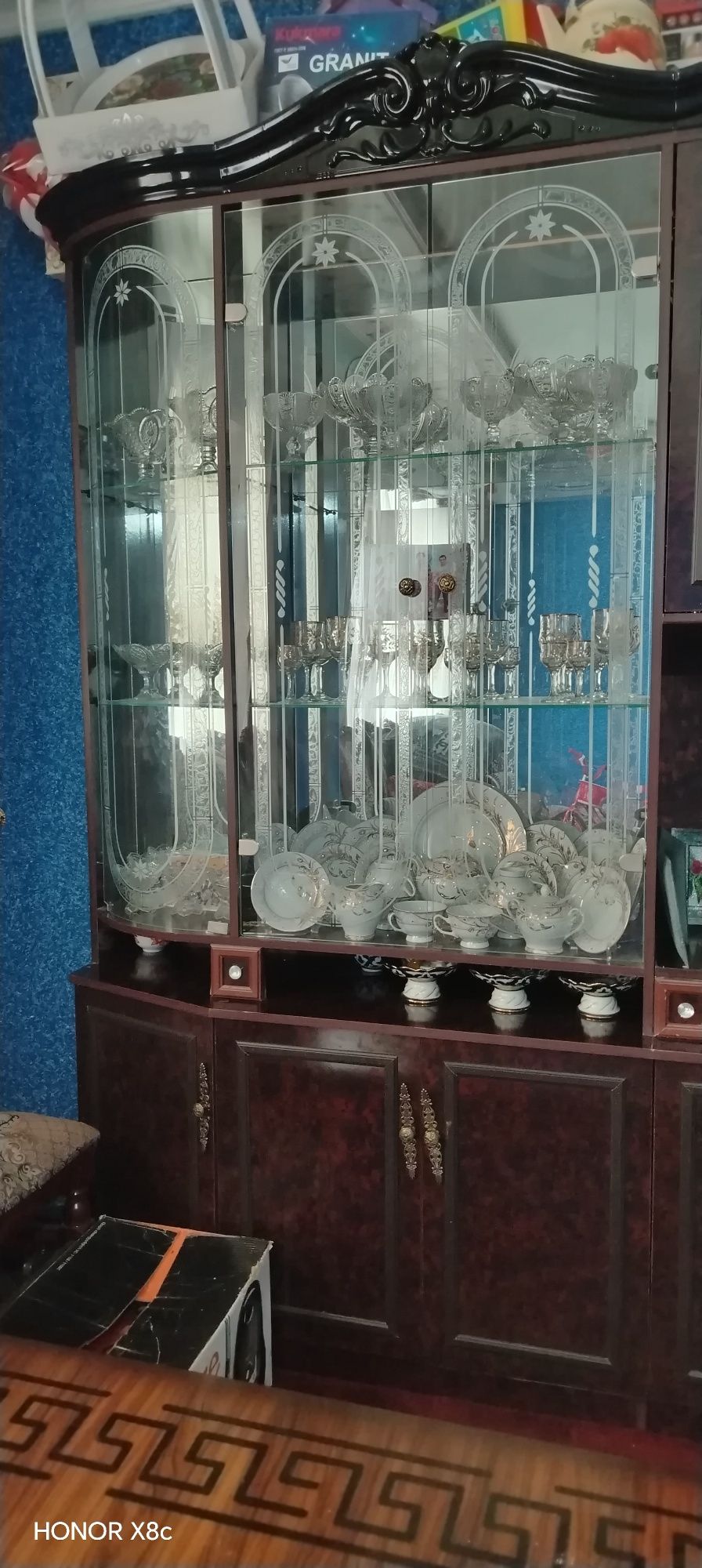 Стенка сотилади. Холати янгидек