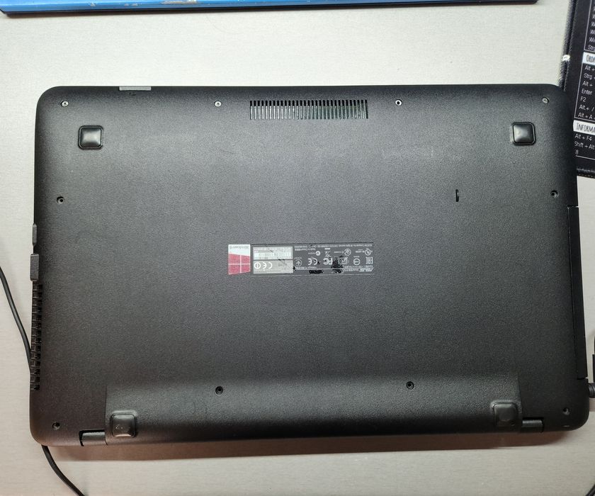 Asus r752l in stare buna
