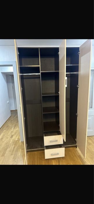 Кухонный гарнитур, газовая плита, шкаф