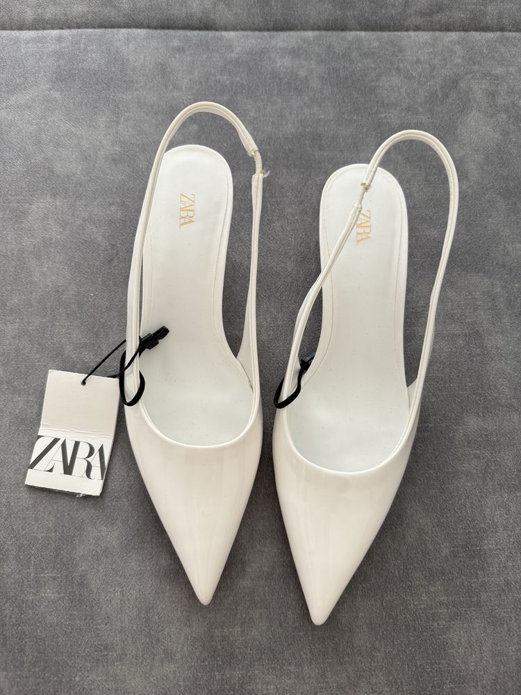 Pantofi albi Zara cu toc kitten