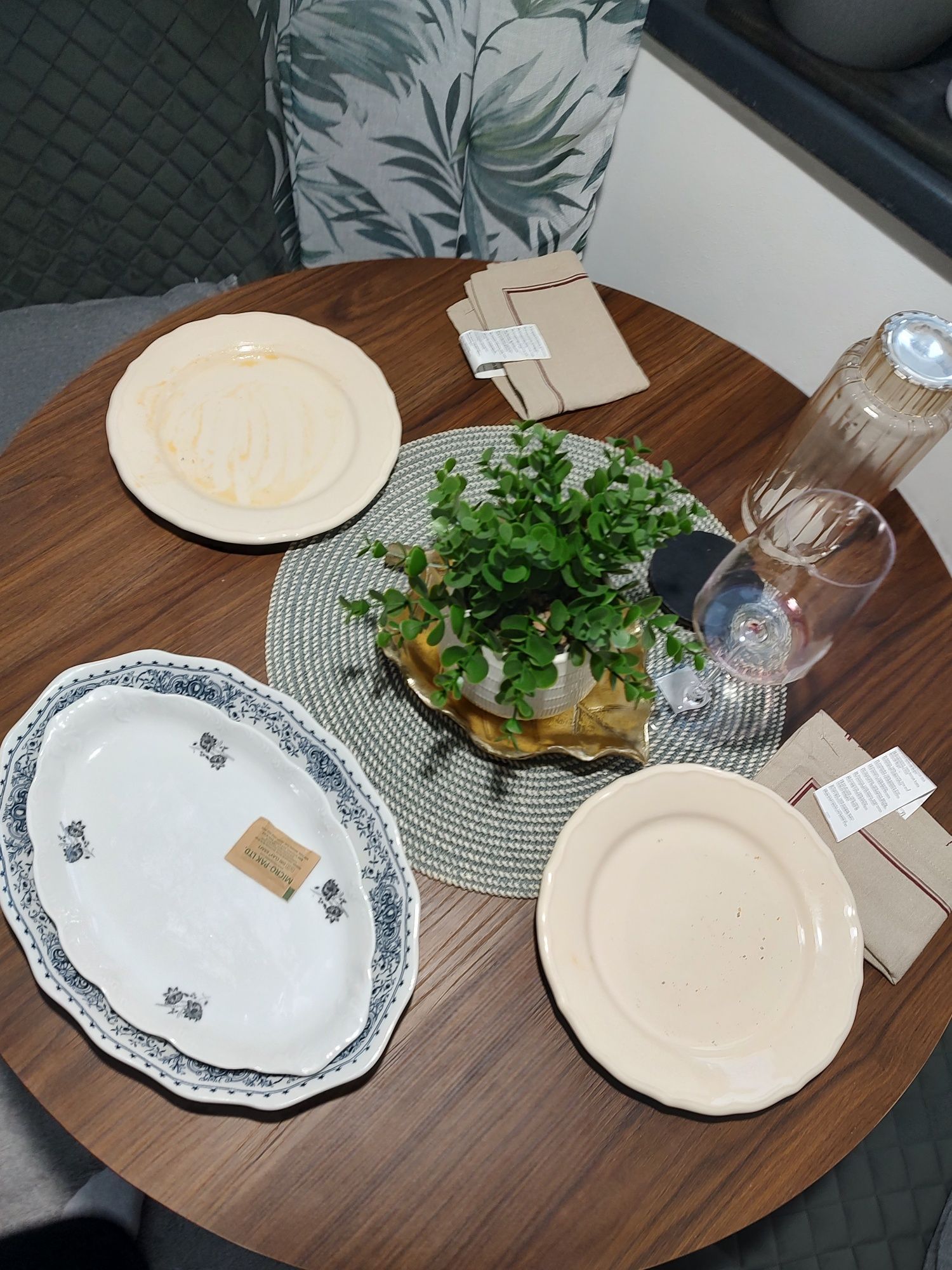 Masa rotunda Nuc