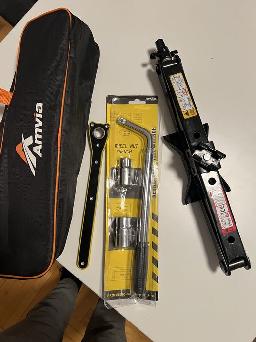 Cric auto nou cu chei si geata