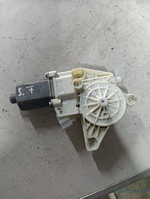 Motoras macara geam stanga fata MERCEDES-BENZ S-CLASS (W222, V222, X222) [ 2013 - > ] S 350 BlueTEC / d (OM 642.861) 190KW|258HP OEM 937672101