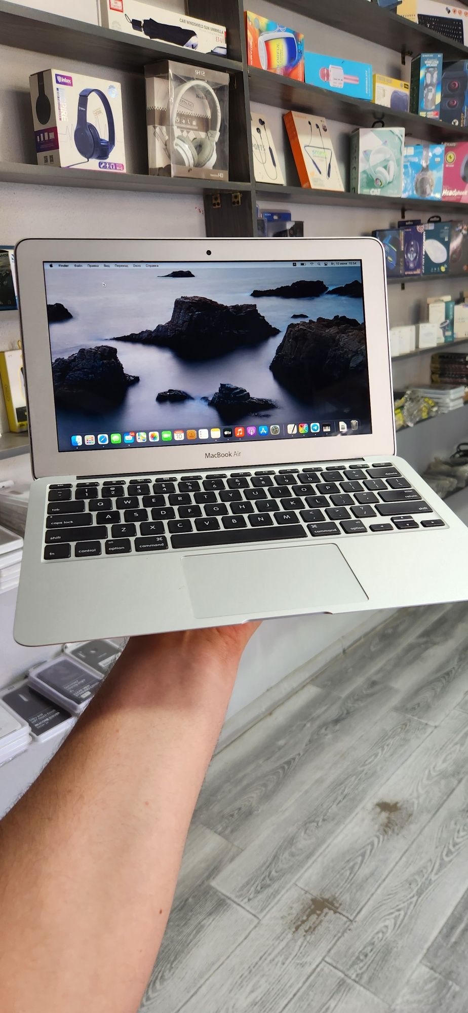 MacBook Air Sotiladi