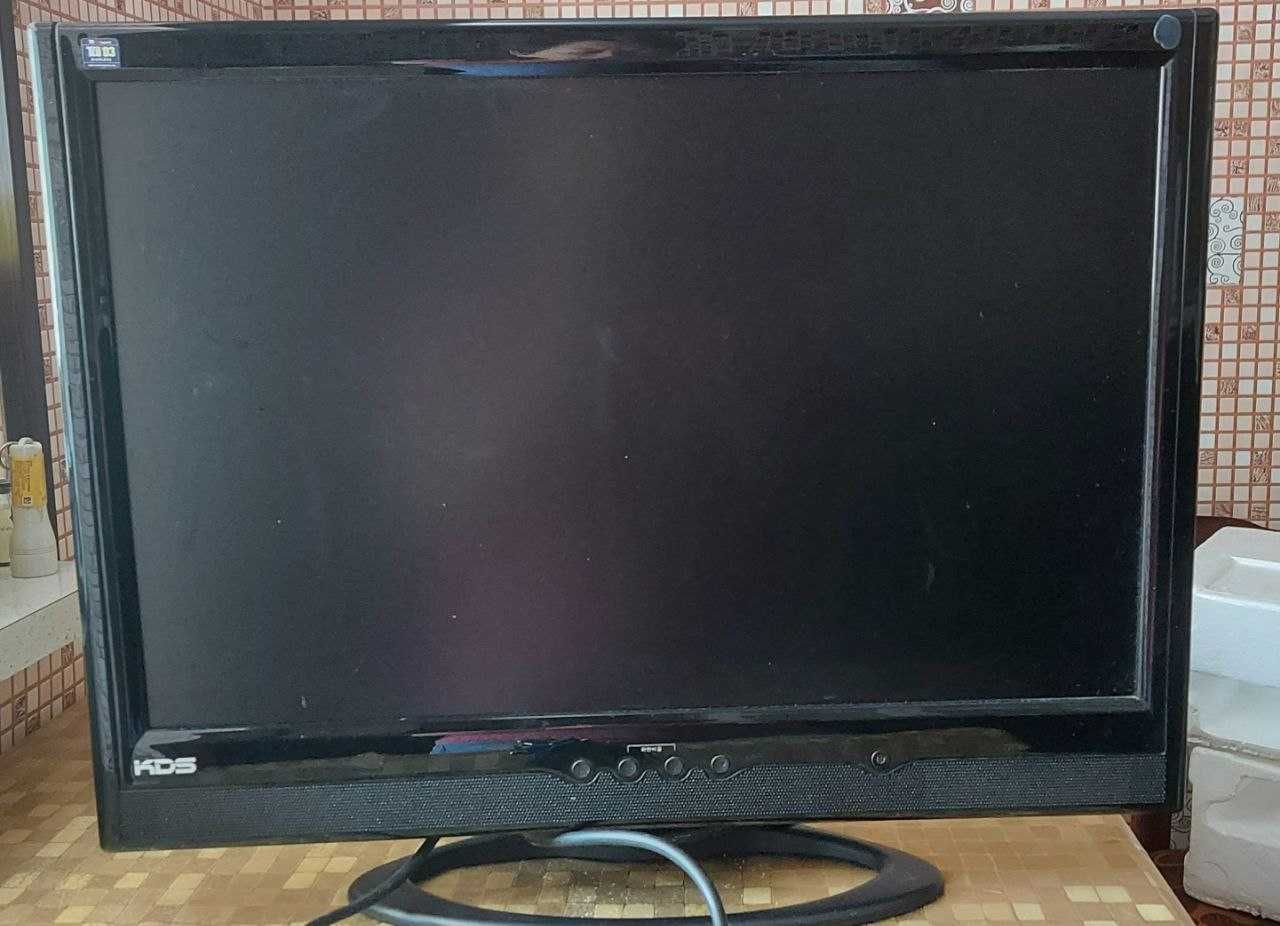 монитор KDS 56 см и SAMSUNG 17" и компьютеры