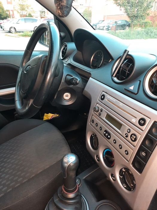 Vând autoturism FORD FIESTA