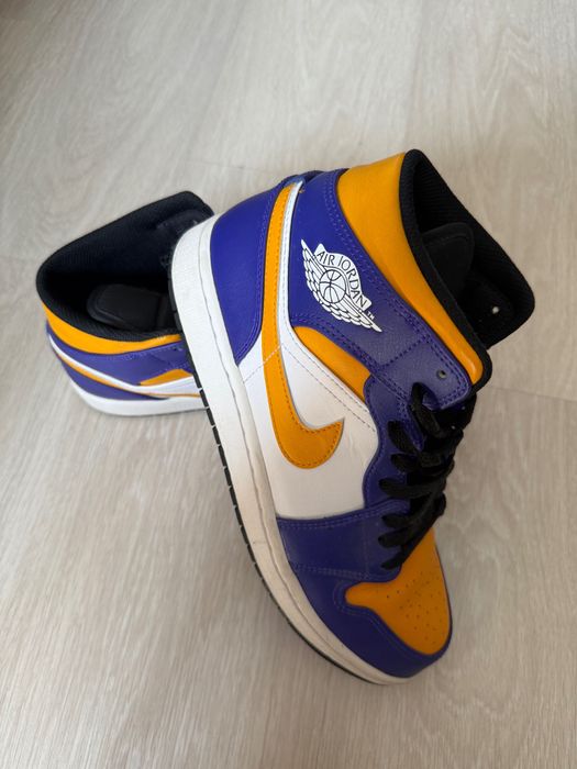 Jordan 1 mid model Lakers
