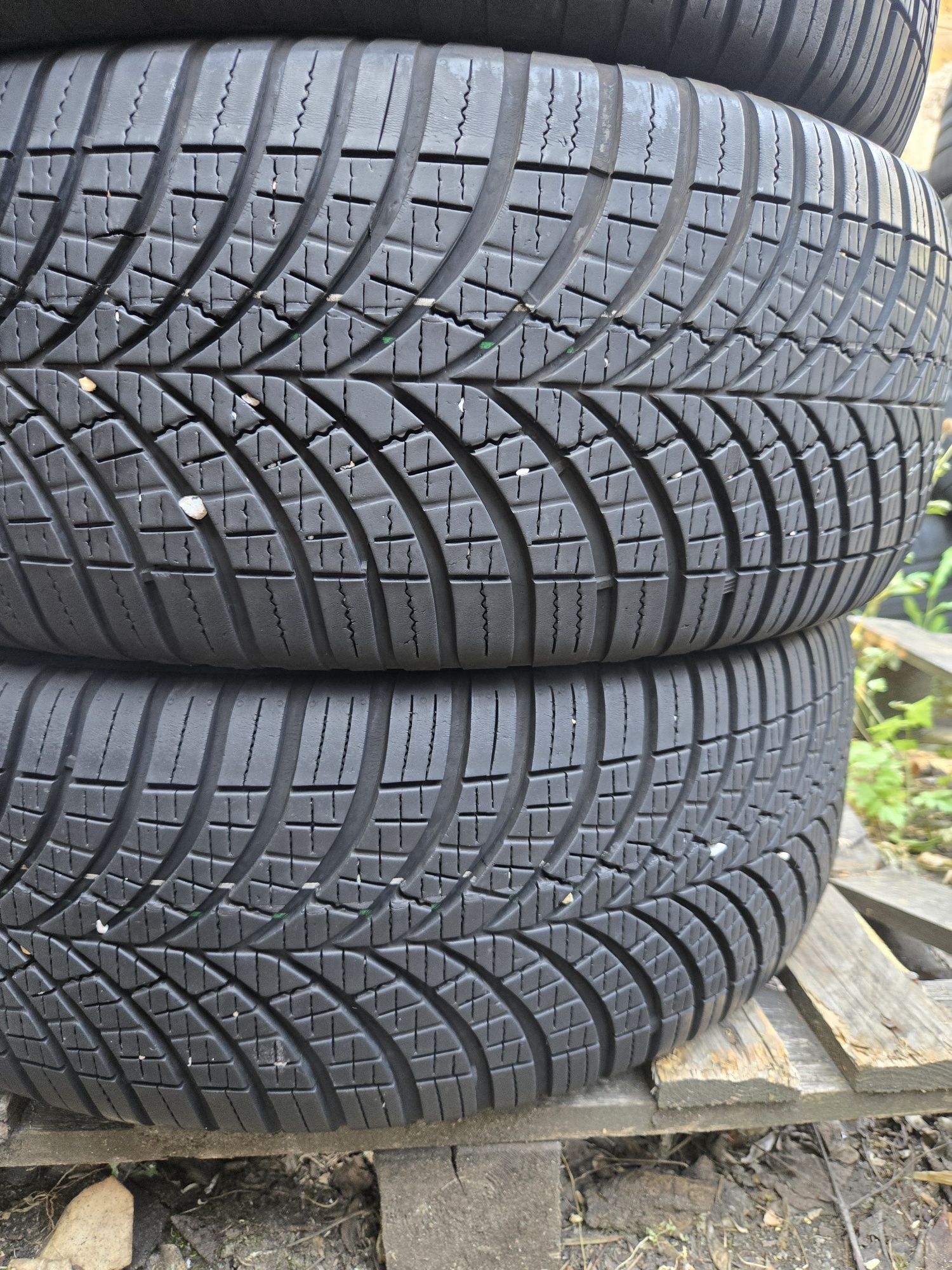 4бр. 225 55 18 Goodyear всесезонни.