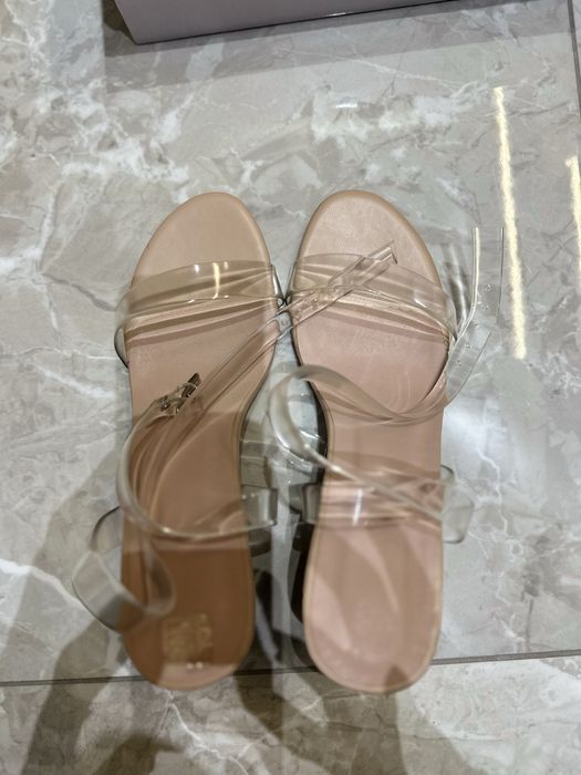 Сандали на ток Shein