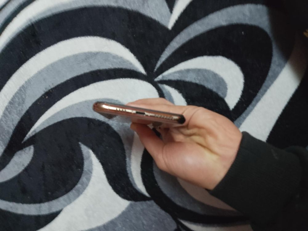 Vând sau schimb IPhone Xs Max gold