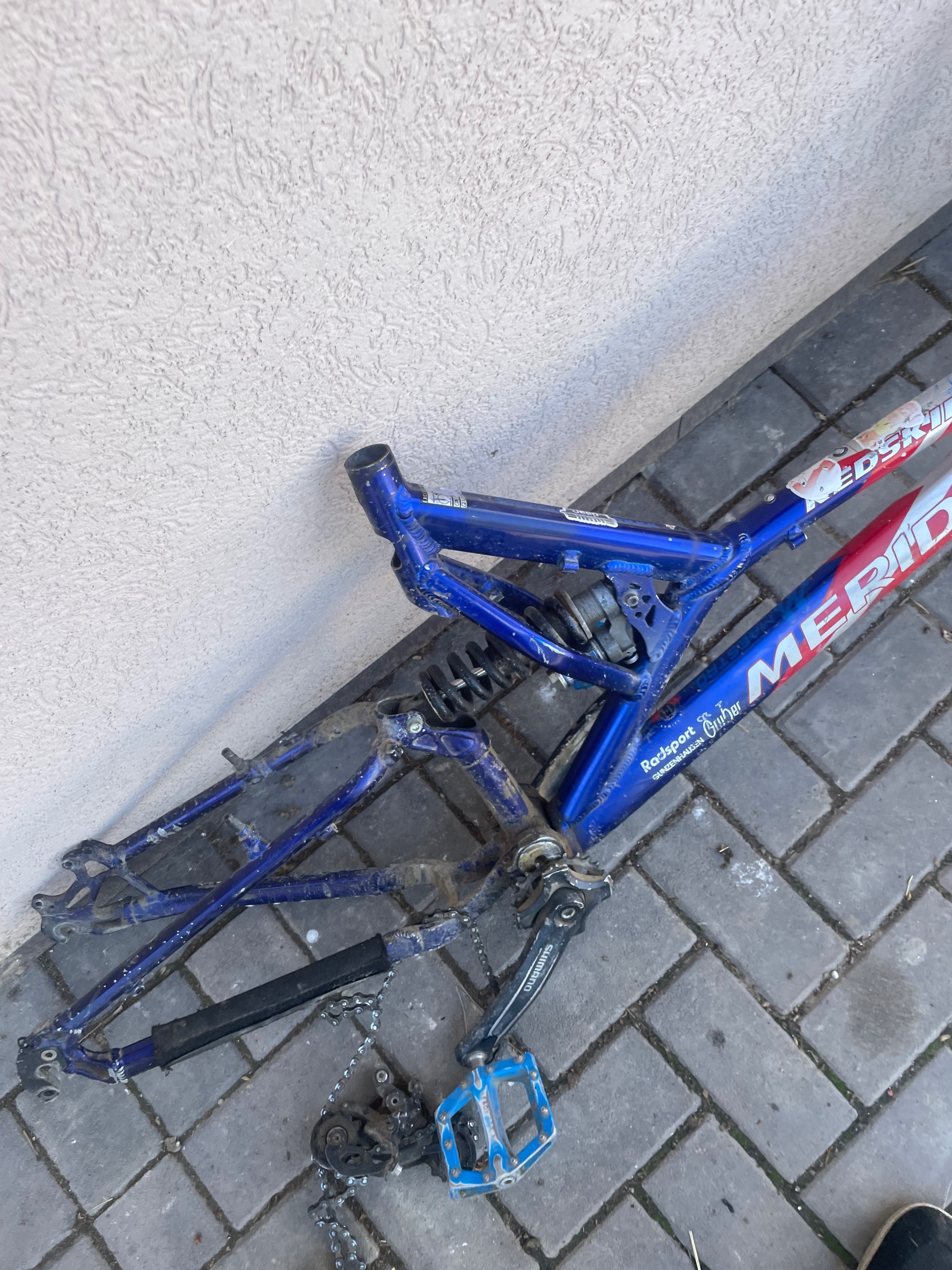 Vând cadru bicicletă full cu shock sau schimb cu cadru de dirt jump