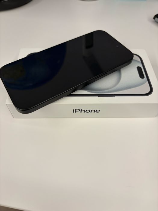 Продавам-Iphone 15 128GB