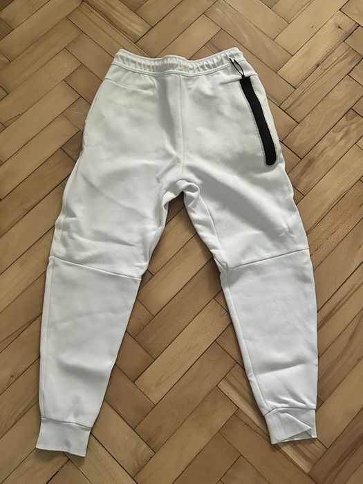 pantaloni de tech albi