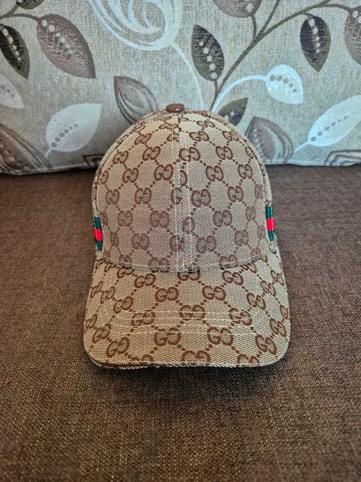 Gucci шапка закупена от Италия