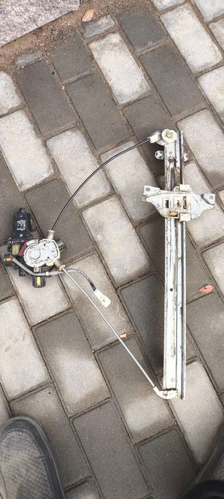 Стеклоподъёмник на Рав4