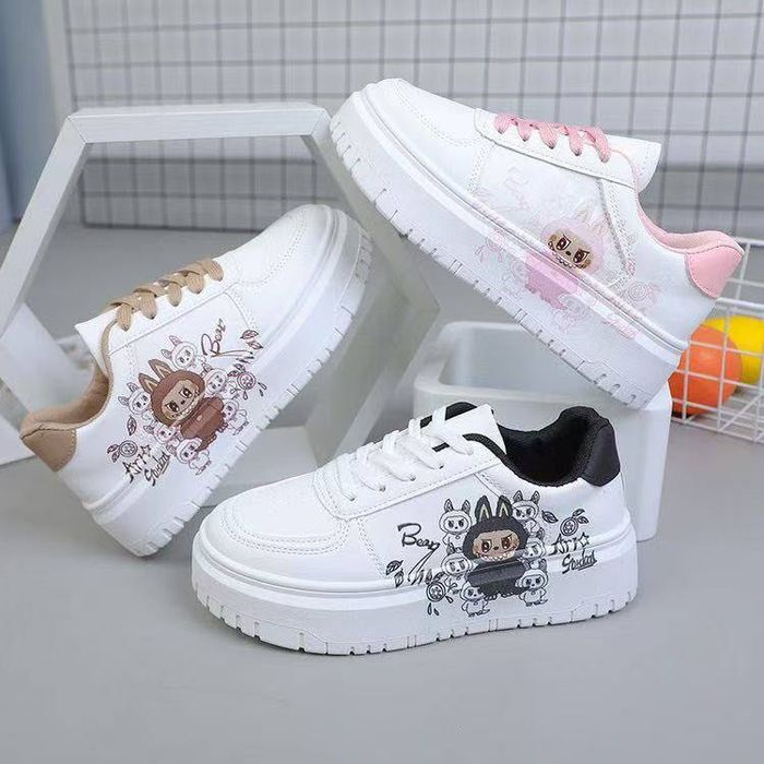 Женские новые кроссовки разные