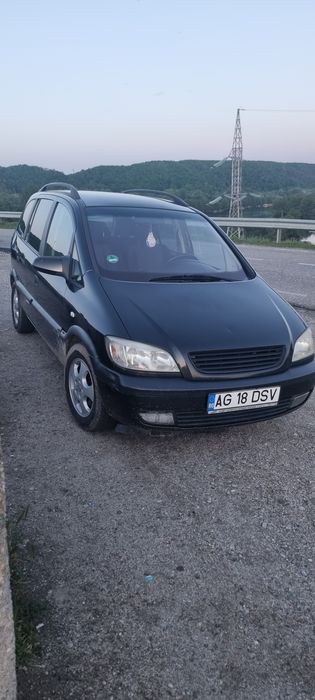 Vând Opel zafira