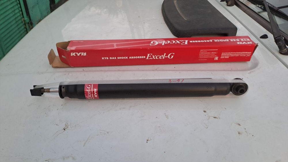 Продам заднию стойку от фольцваген поло  2013 года новая японская