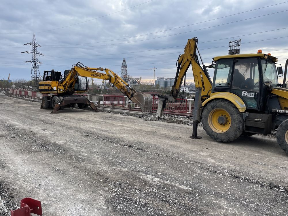 Buldoexcavator cu picon, Demolari, Evacuari moloz