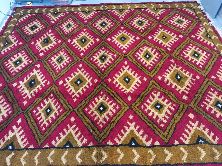 Чипровски килим ,чисто нов пе употребяван!