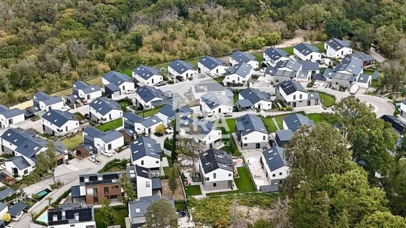 Продава се Къща в Варна, м-т Зеленика - 158 кв.м за 1773 €/кв.м - Снимка #1