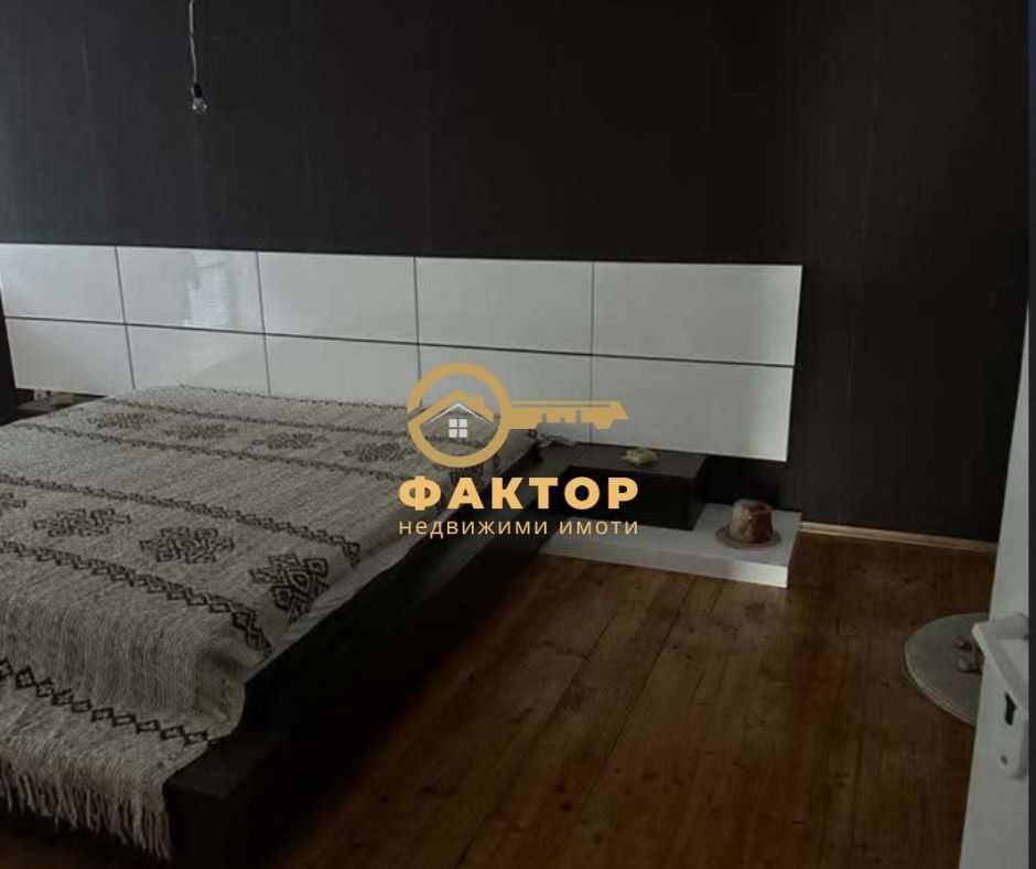 Тристаен апартамент в К. Париж