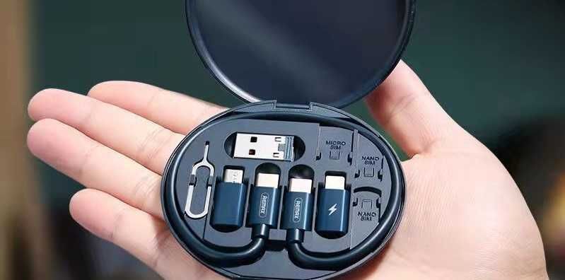 Комплект адаптери за USB кабел.