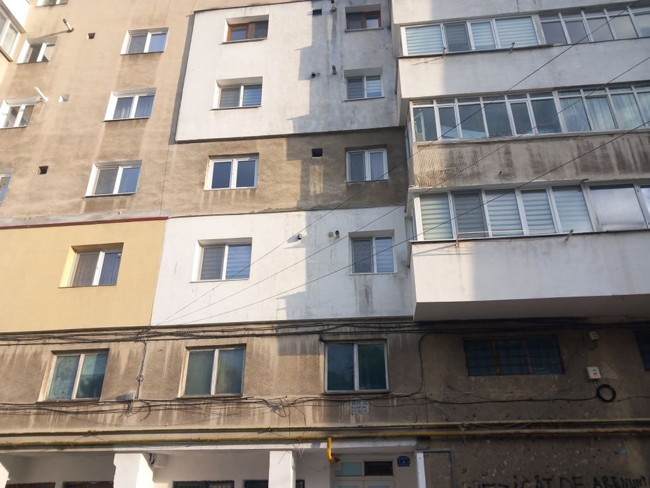 Apartament cu doua camere  zona foarte bună